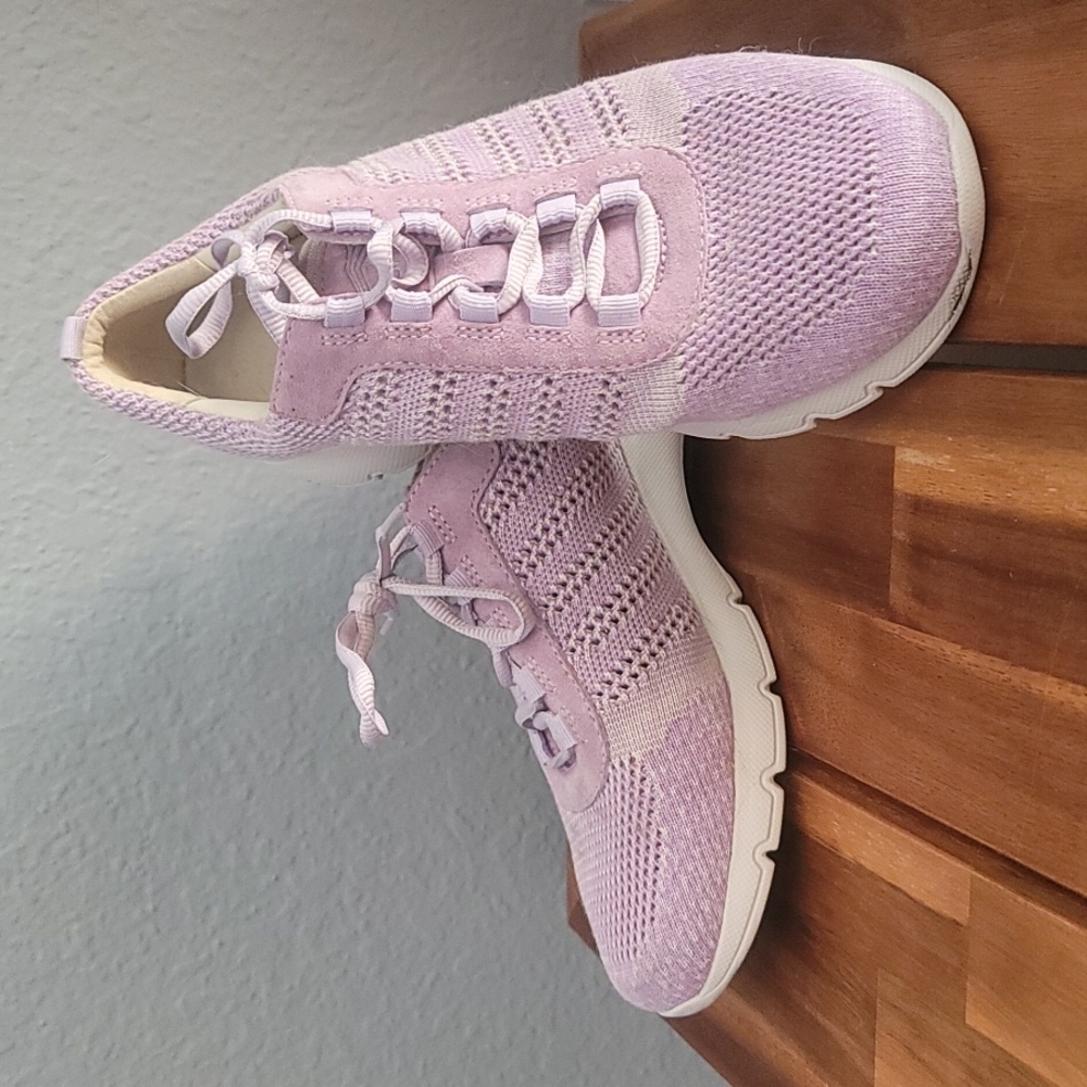 Purple Tennis Shoes, Dansko Size 38 (Women's 7.5-8)